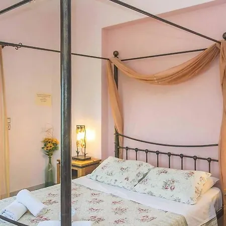 Ouranos In Pefkias * Skopelos Town