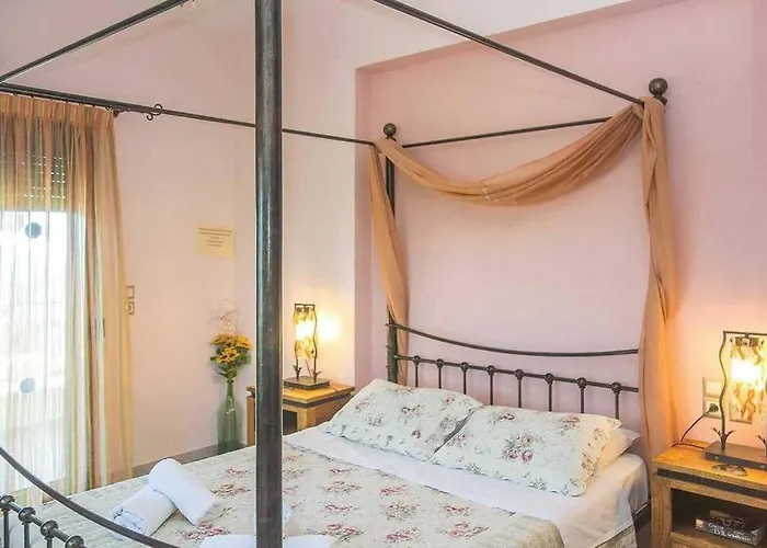 Ouranos In Pefkias * Skopelos